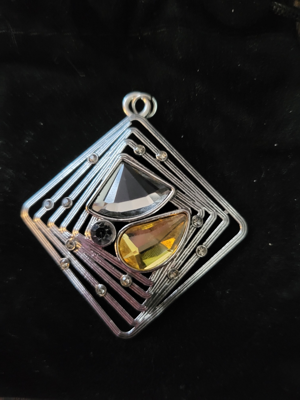 Papparazi Pendant